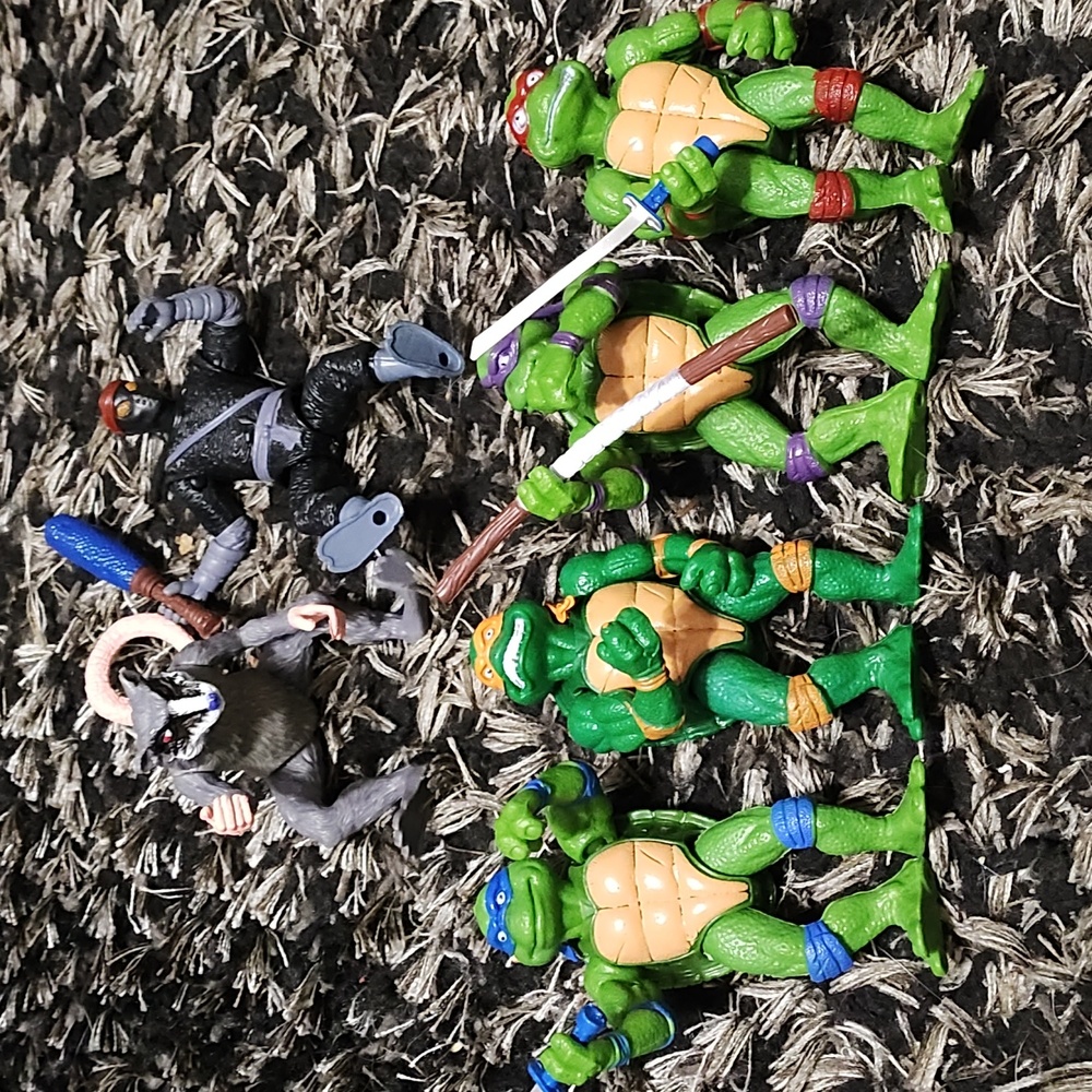 Teenage mutant ninja turtles action figures
